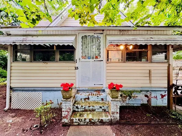 13 Montgomery St, Drayton, SC 29333