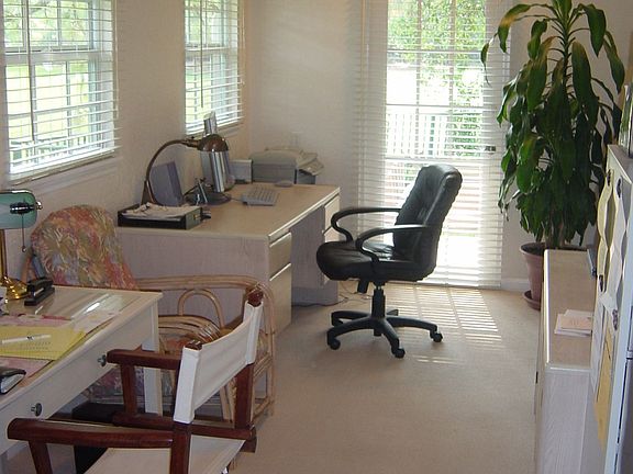 5th image of 706 Foxpointe Cir