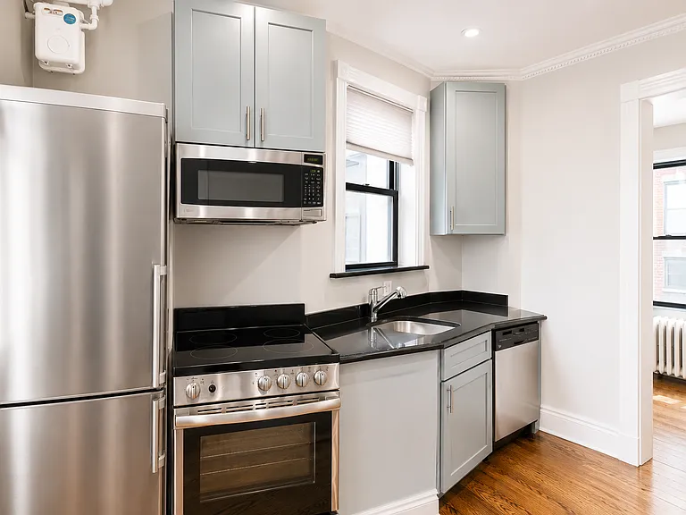 221 E 23rd St #15 — Photo 4