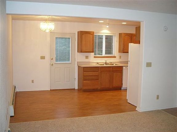 Laminate Flooring-Kitchen/Dinning