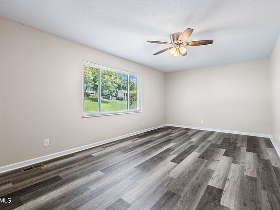 5th image of 11708 Foxford Dr