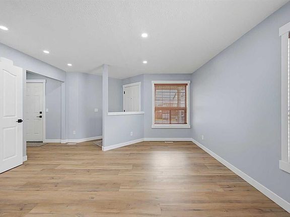 5th image of 38 W Saddleland Cres NE