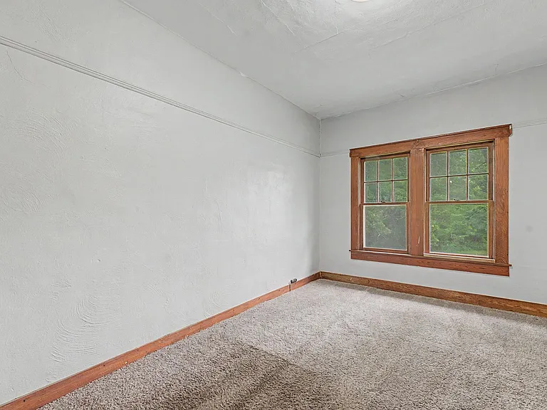 810 King Ave — Photo 16