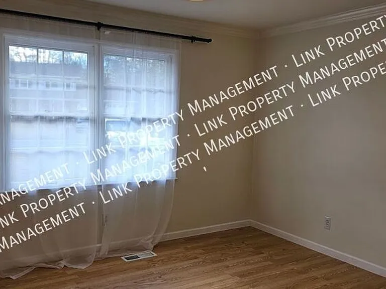 9328 Berkshire Cir — Photo 15