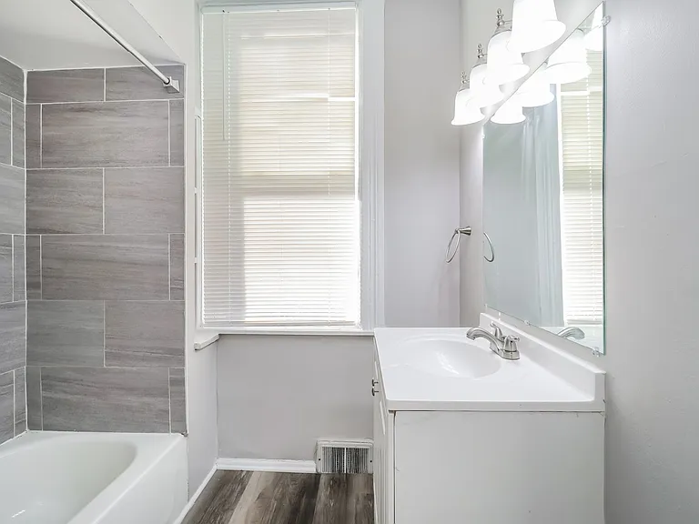 188577_024_main_bathroom_13330458.jpg