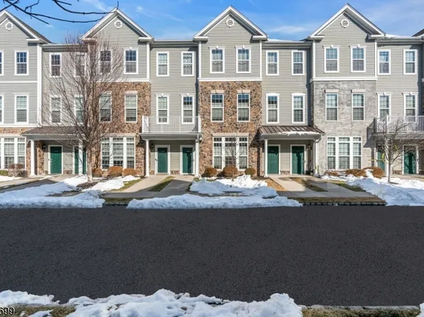 17 Jasmine Ln, Garfield City, NJ 07026