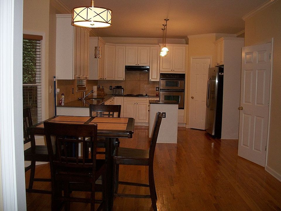 2nd image of 915 Yukon Dr