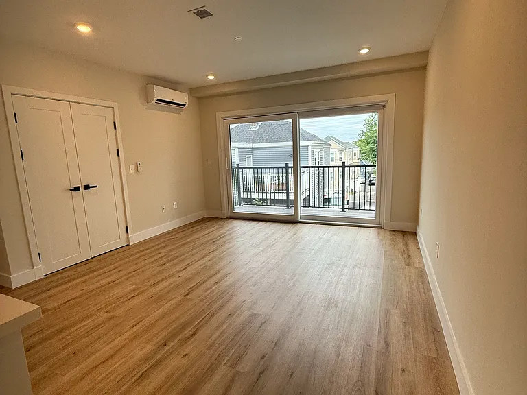 476 Warren St #204 — Photo 1