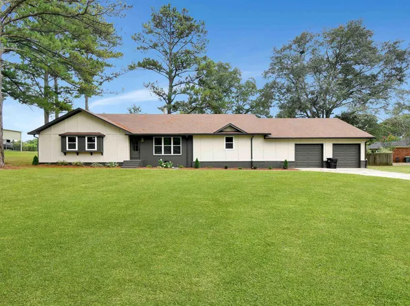 207 Friendship Cir, Clanton, AL 35045