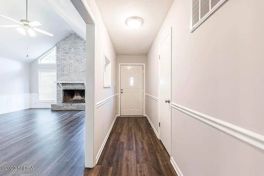 5536 Robie Dr — Photo 4