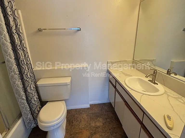 10208 Pinewood Ave #5 — Photo 9