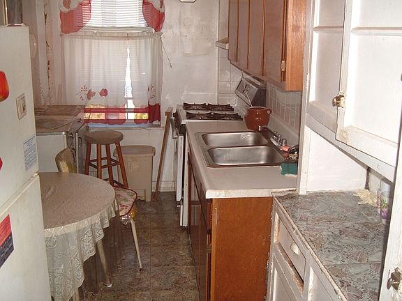 4th image of 757-759 E 169th St