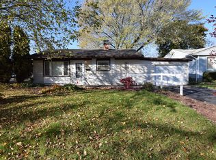 24 Hickory Dr, Carpentersville, IL