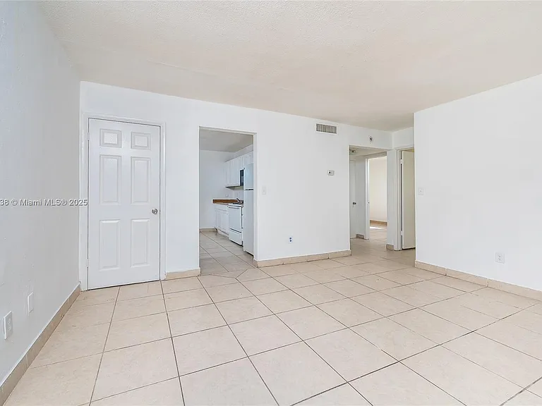 520 SW Krome Ter #1 — Photo 10