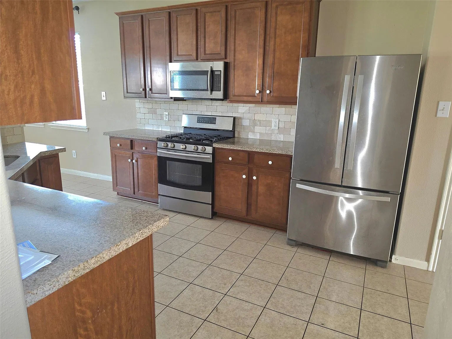 4 bed, 2.5 bath, 2456 sqft, $2,300 — Photo 3