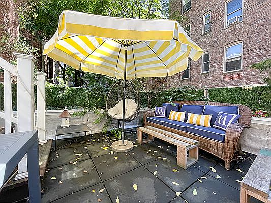 1st image of 312 W 98th St APT 3
