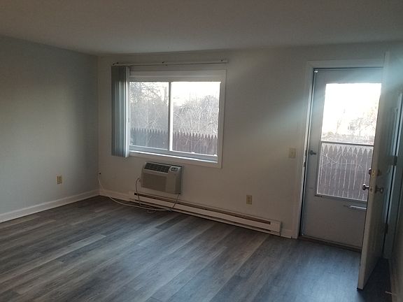5th image of 1353 Douglas Ave #10