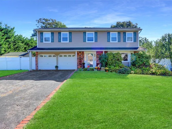 195 Wedgewood Drive, Hauppauge, NY 11788