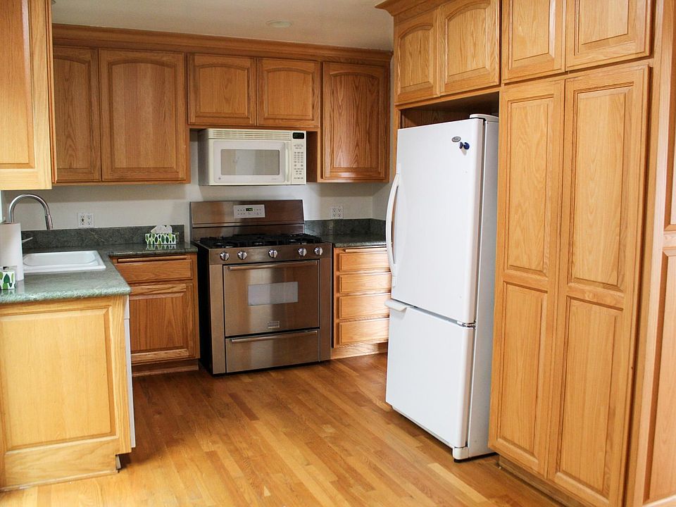 1st image of 709 W Mariposa Ave