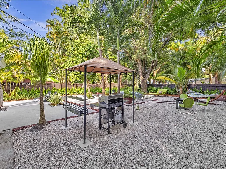 204 SW 19th Ave — Photo 38