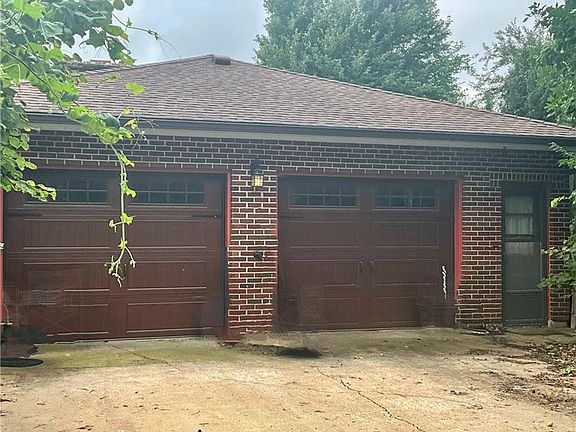 2nd image of 23719 Tonganoxie Dr
