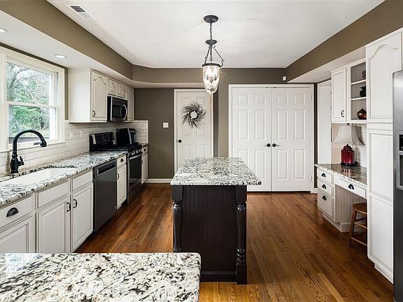 3rd image of 12 Ellsworth Dr