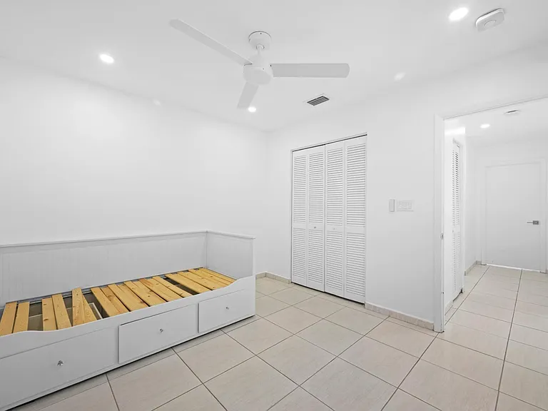 9515 SW 118th Ct — Photo 16