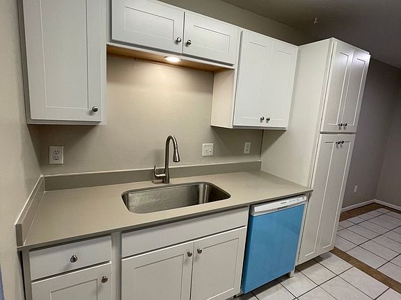 5th image of 809 San Saba Dr