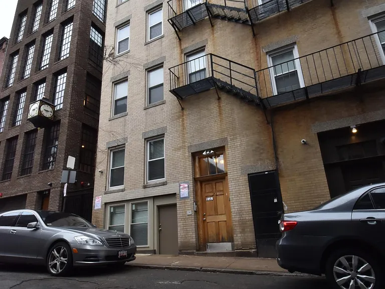 20A Moon St #4 — Photo 2