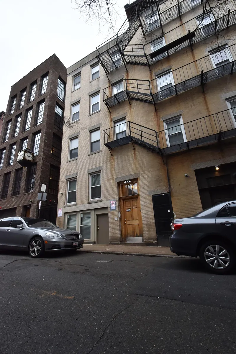 Building Photo - 20A Moon St #4