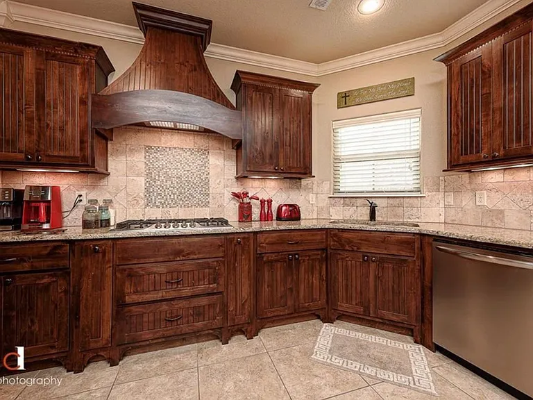 3600 Willowbrook Rd — Photo 2