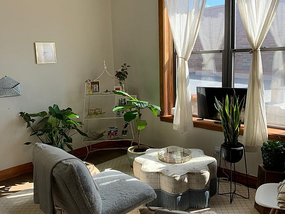 3rd image of 1352 N Hoyne Ave #3