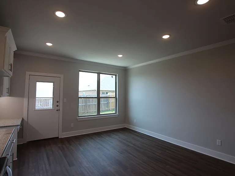 715 Freedom Way — Photo 16
