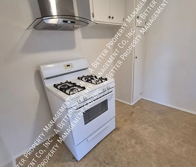 1739 E 1st St #10 — Photo 3