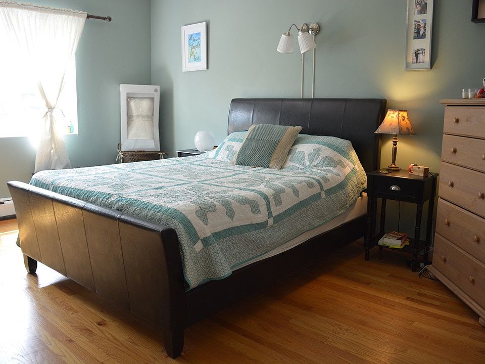 LargeBedroom1