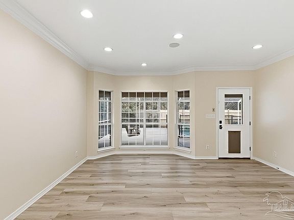 4th image of 2437 W Bayshore Rd