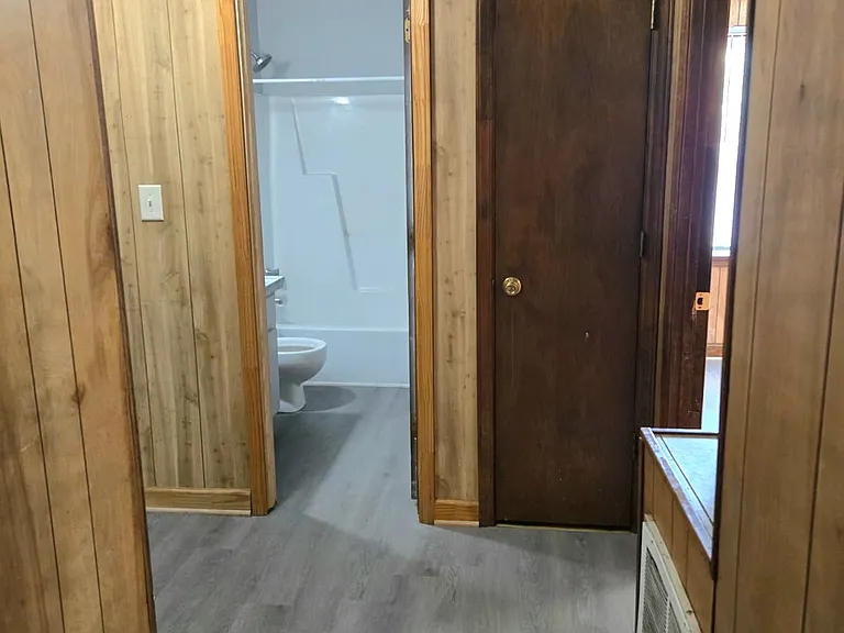 1706 Queen St E #A — Photo 14