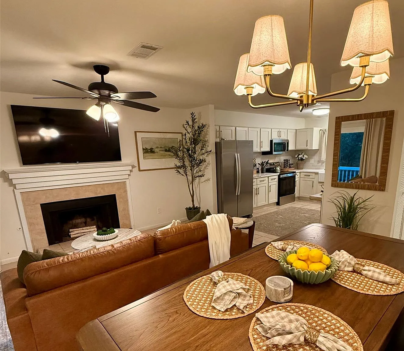 3 bed, 1213 sqft, $2,700 — Photo 4