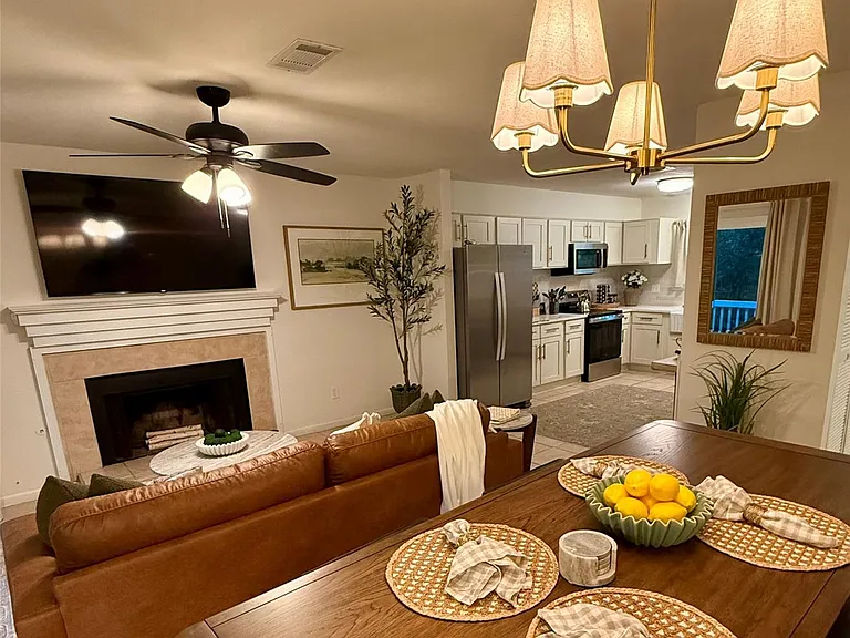 1 Laurel Oak Pl — Photo 4