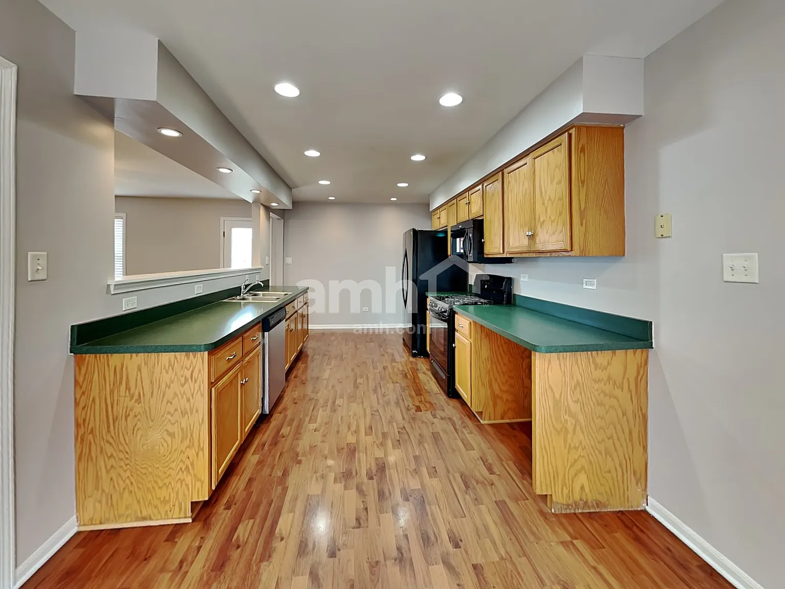 3 bed, 2.0 bath, 1528 sqft, $2,790 — Photo 3
