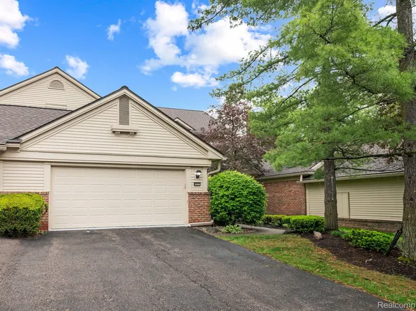 6943 Pebble Park Cir, West Bloomfield, MI 48322