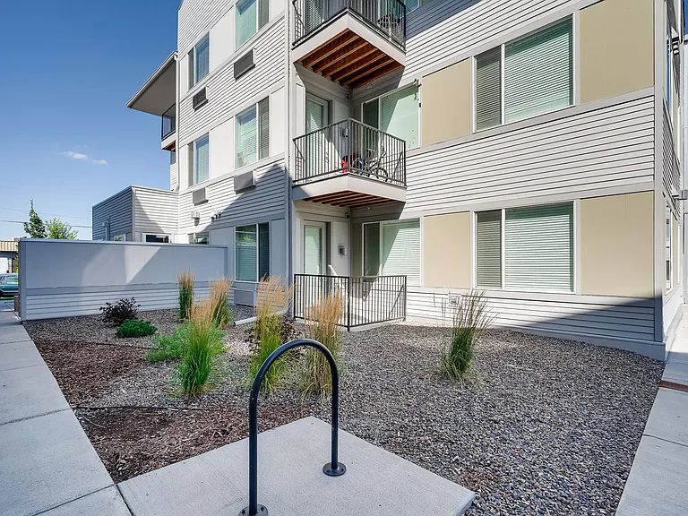 Zephyr Line | Lakewood, Co. Apartments