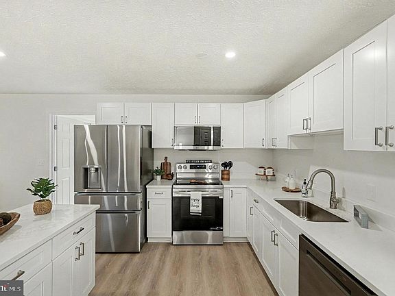 2nd image of 305 Green St
