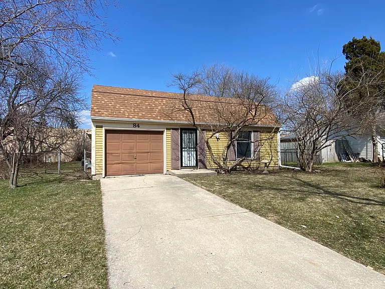 84 Fernwood Rd — Photo 1