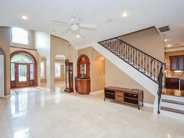 2326 Walnut Bend Ln — Photo 1