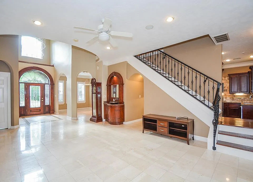 2326 Walnut Bend Ln