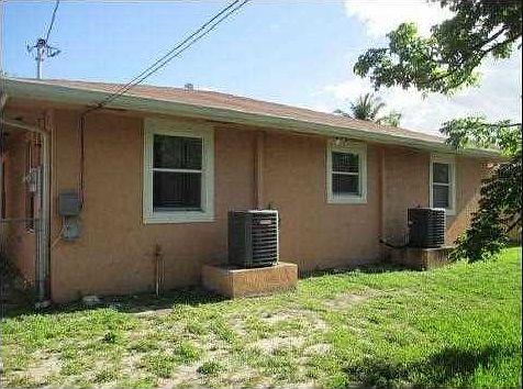 2nd image of 2313 Lee St