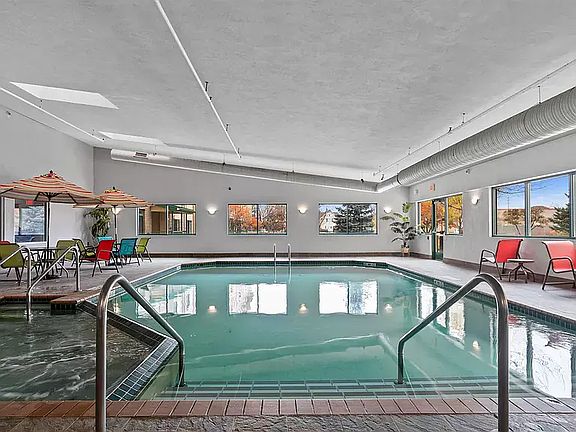 2nd image of 400 Richmond St #440