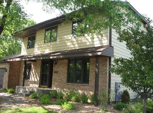 2569 Mailand Rd E, Maplewood, MN 55119