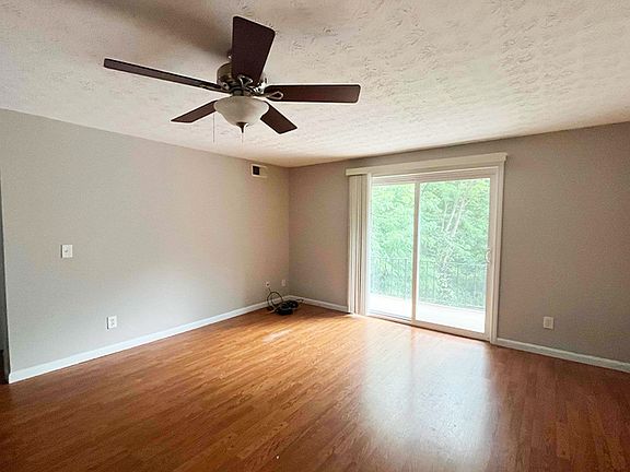 5th image of 525 Lowell Ave APT 14